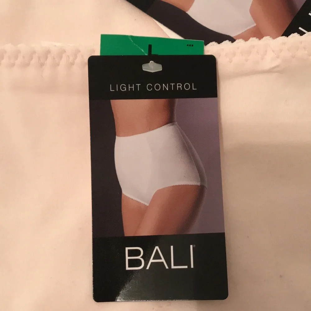 Bali 2 Pair Light Control Briefs Style# 8037 Size L NWT - Picture 2 of 7